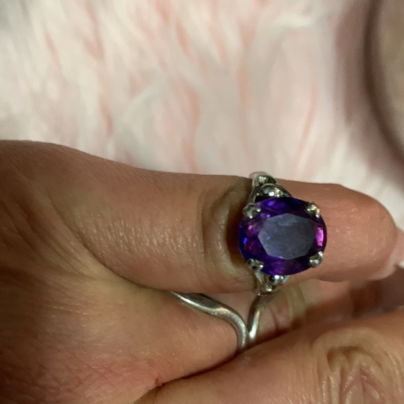 Estate Jewelry - Silver Amethyst Ring size 5 price firm!!!no lowballer offer plz